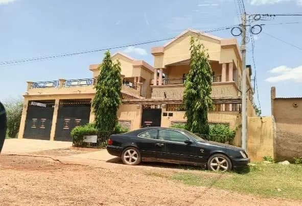 Bâtiment de 300 m² à vendre — Bendogo (Secteur 42) — photo 1