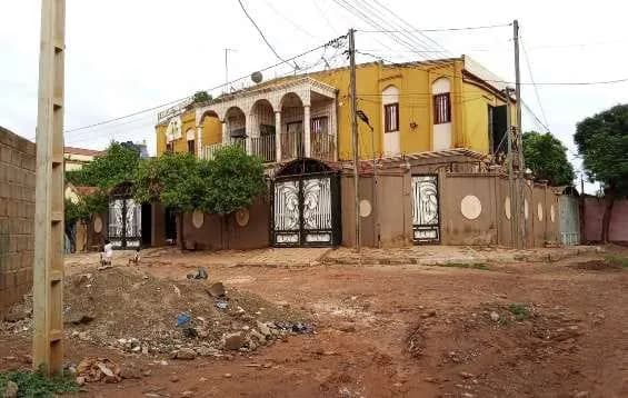 Bâtiment de 336 m² à vendre — Song-Naaba (Secteur 29) — photo 1