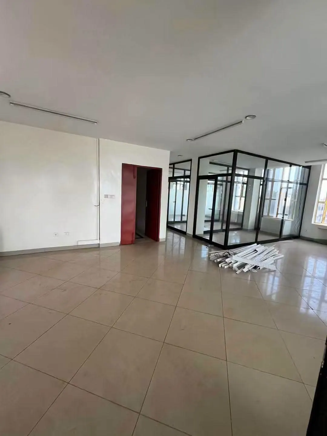 Bureaux à louer — Koulouba, centre-ville — photo 1