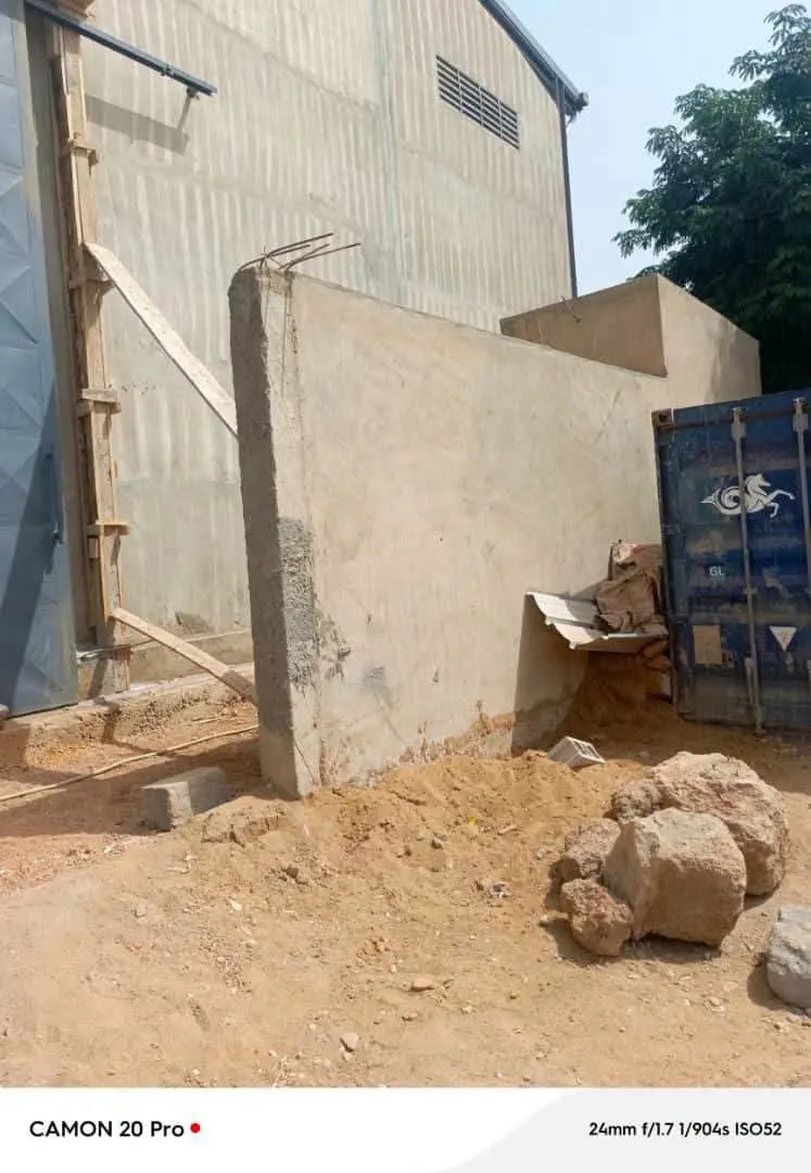 Grand entrepôt neuf à louer — Ouaga Inter — photo 1