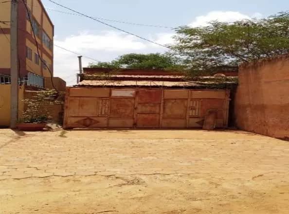 Terrain bâti de 432 m² à vendre — Somgandé (Secteur 19) — photo 1