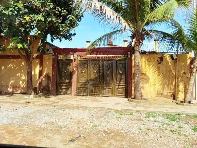 Villa de 240 m² à vendre — Bonam (Secteur 27) — photo 1